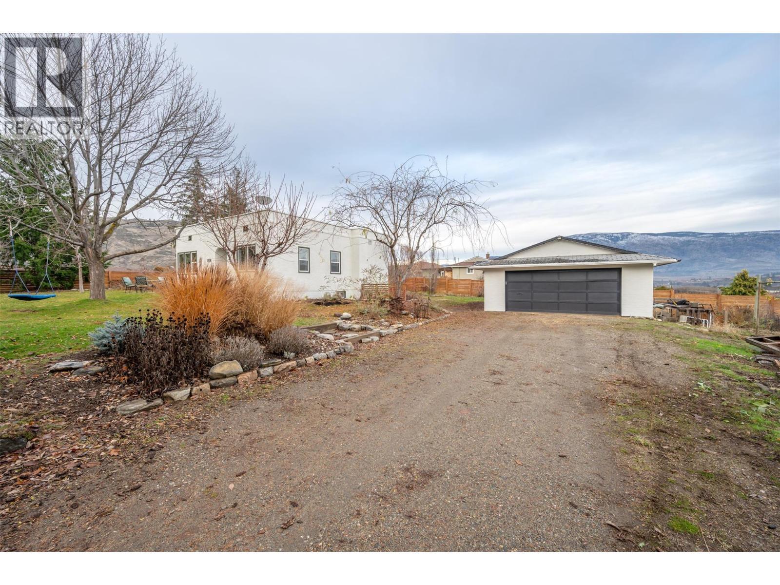 824 Road 2, Oliver, BC - Outdoor