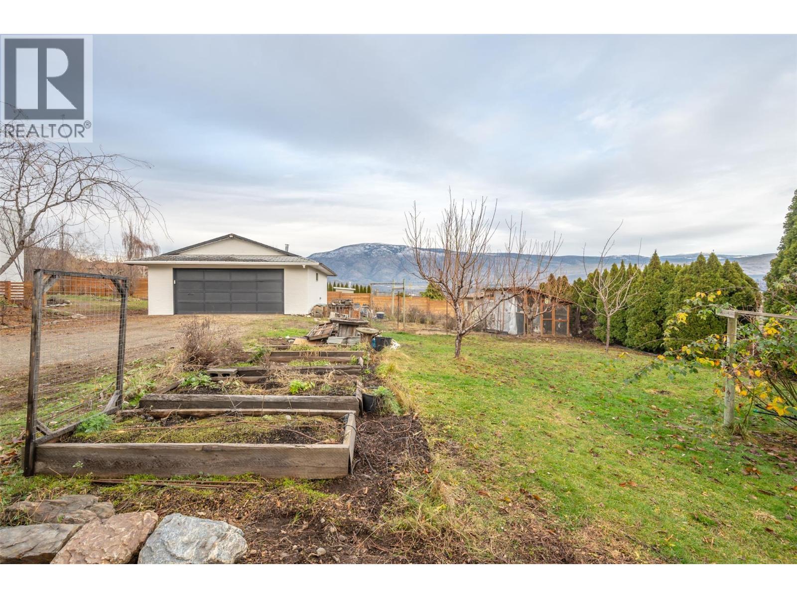824 Road 2, Oliver, BC - Outdoor