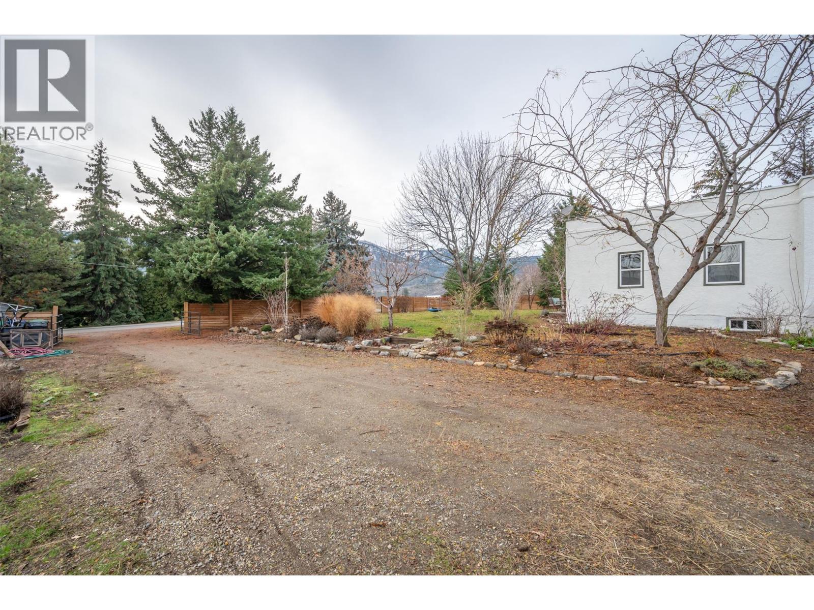 824 Road 2, Oliver, BC - Outdoor