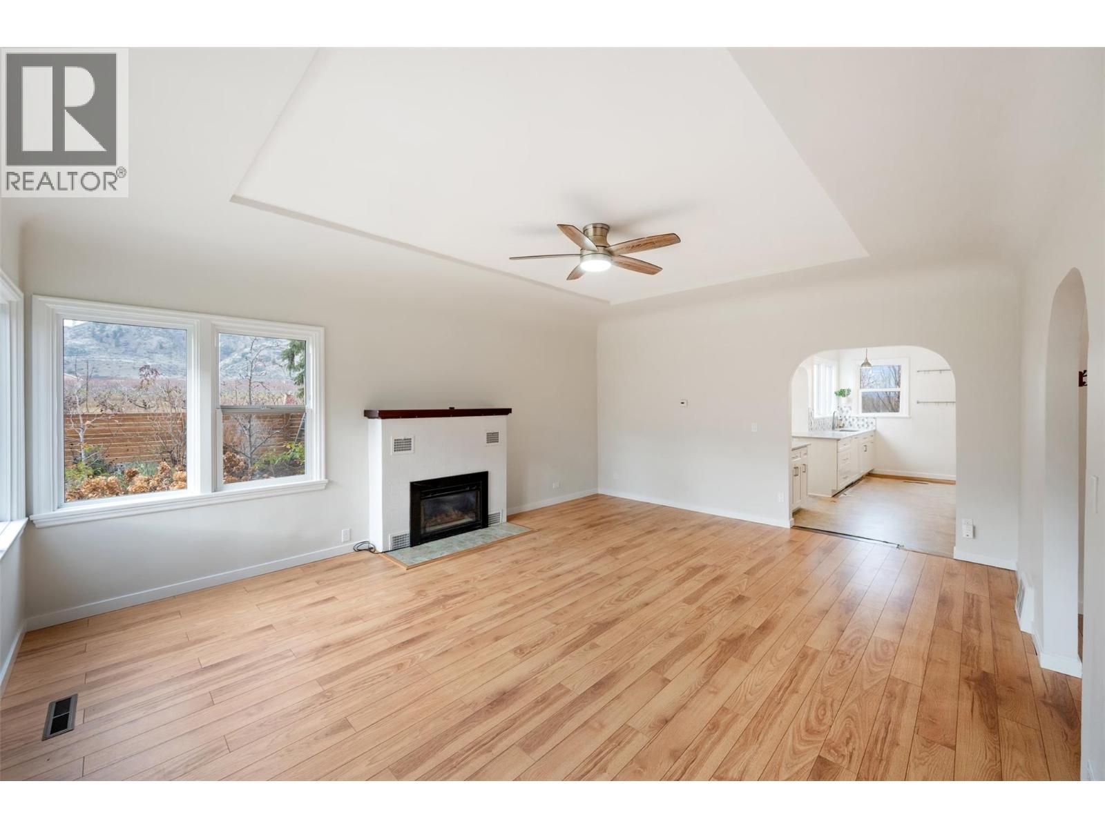 824 Road 2, Oliver, BC - Indoor With Fireplace