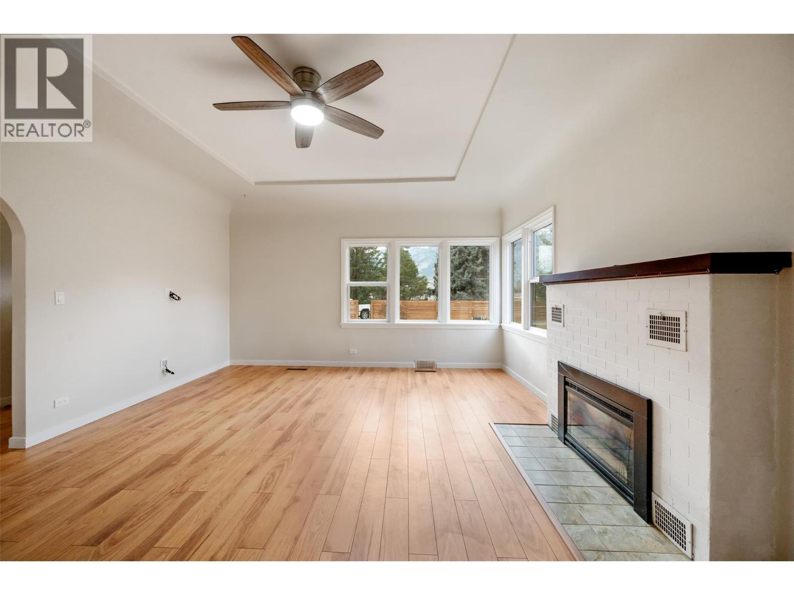 824 Road 2, Oliver, BC - Indoor With Fireplace