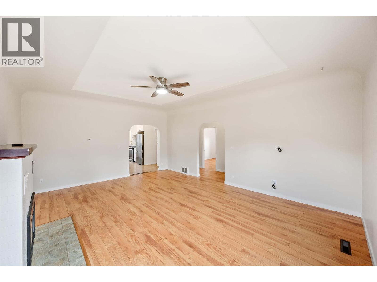 824 Road 2, Oliver, BC - Indoor Photo Showing Other Room