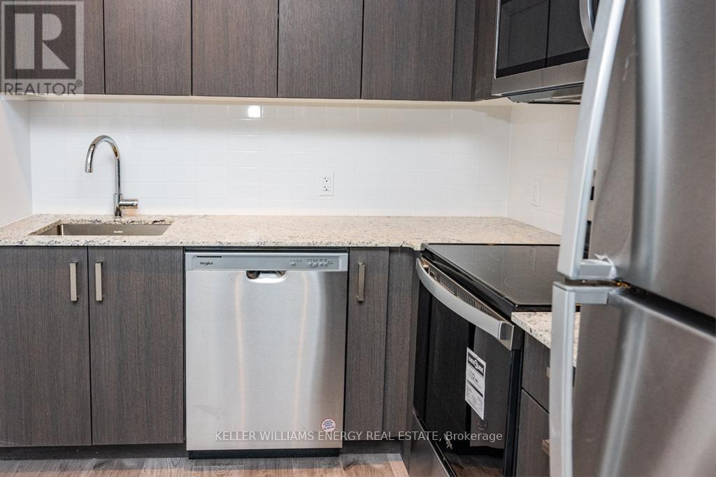 112 - 1010 Dundas Street E, Whitby (Pringle Creek), ON - Indoor Photo Showing Kitchen With Stainless Steel Kitchen With Upgraded Kitchen