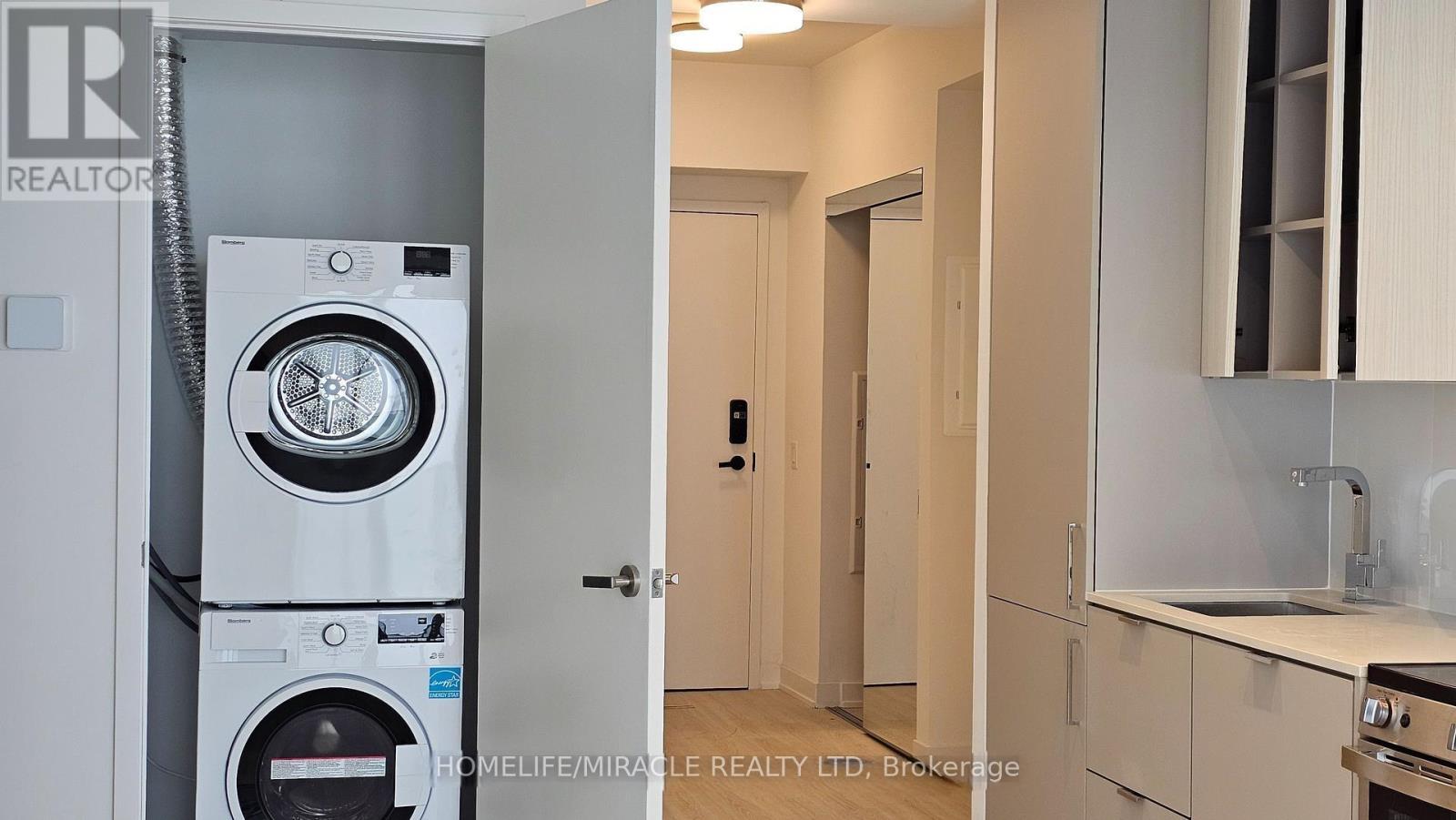 5602 - 3883 Quartz Road, Mississauga, ON - Indoor Photo Showing Laundry Room