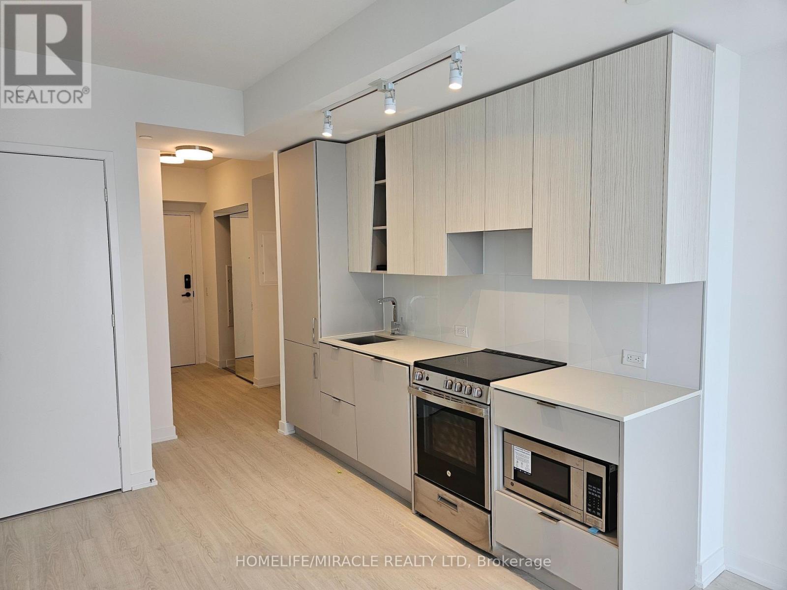 5602 - 3883 Quartz Road, Mississauga, ON - Indoor Photo Showing Kitchen