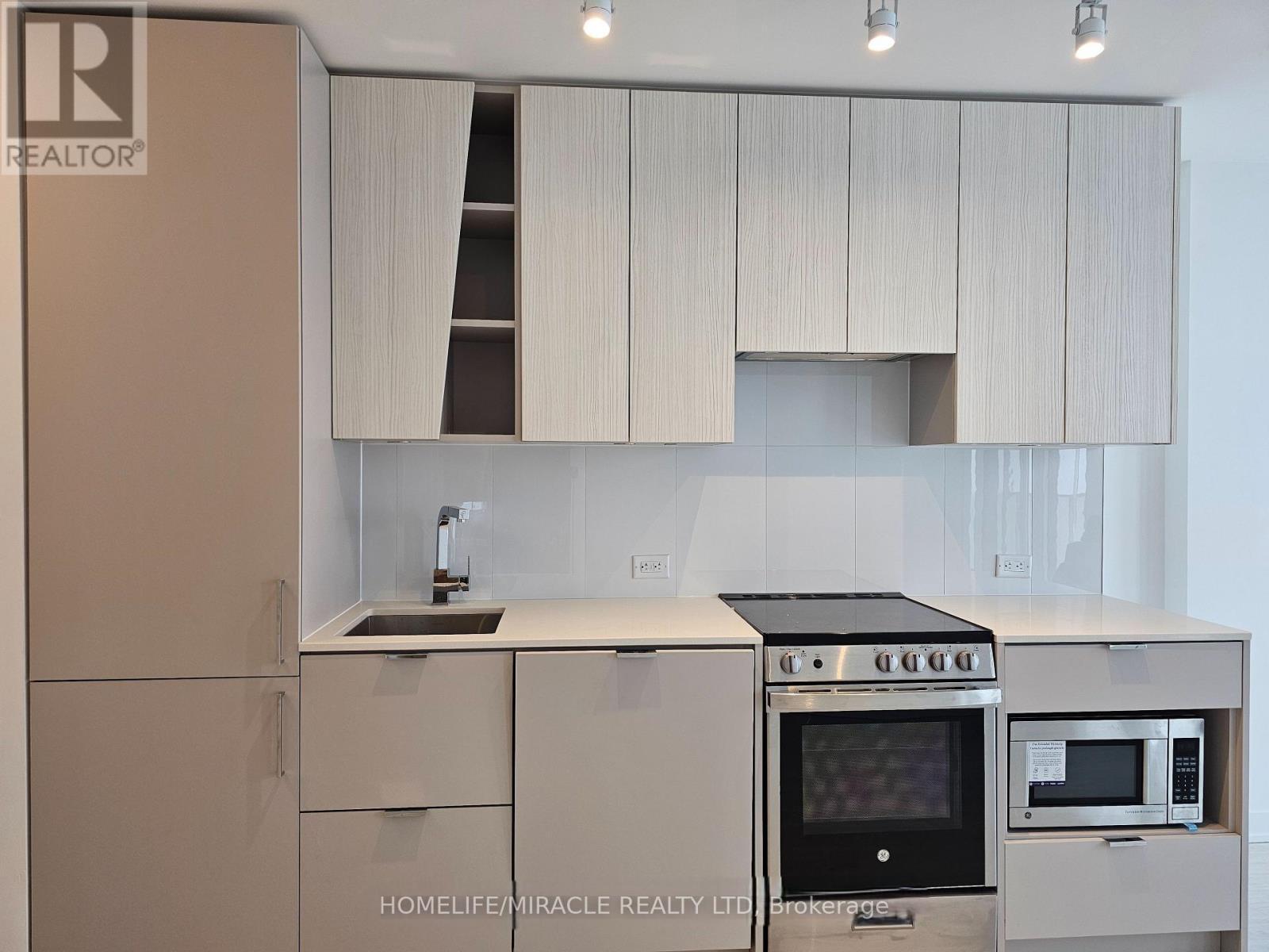 5602 - 3883 Quartz Road, Mississauga, ON - Indoor Photo Showing Kitchen