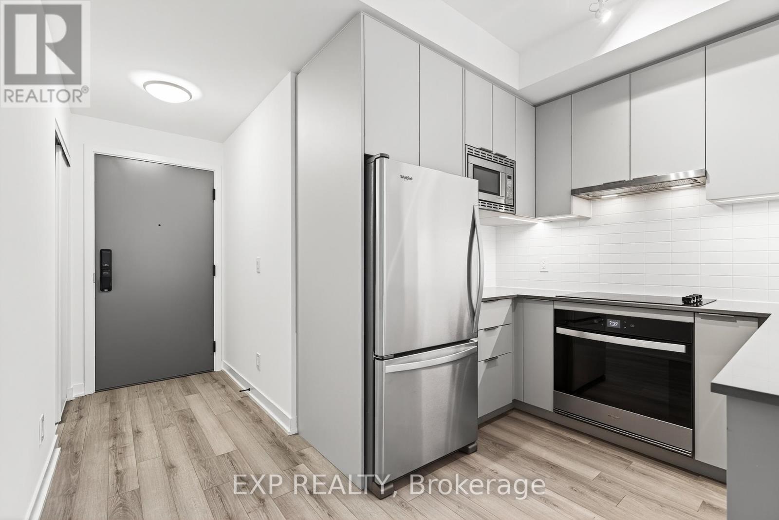 411 - 3071 Trafalgar Road, Oakville, ON - Indoor Photo Showing Kitchen