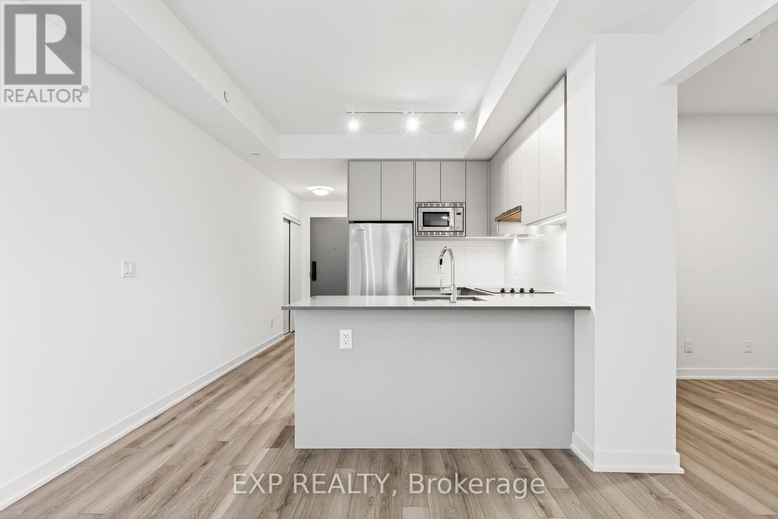 411 - 3071 Trafalgar Road, Oakville, ON - Indoor Photo Showing Kitchen