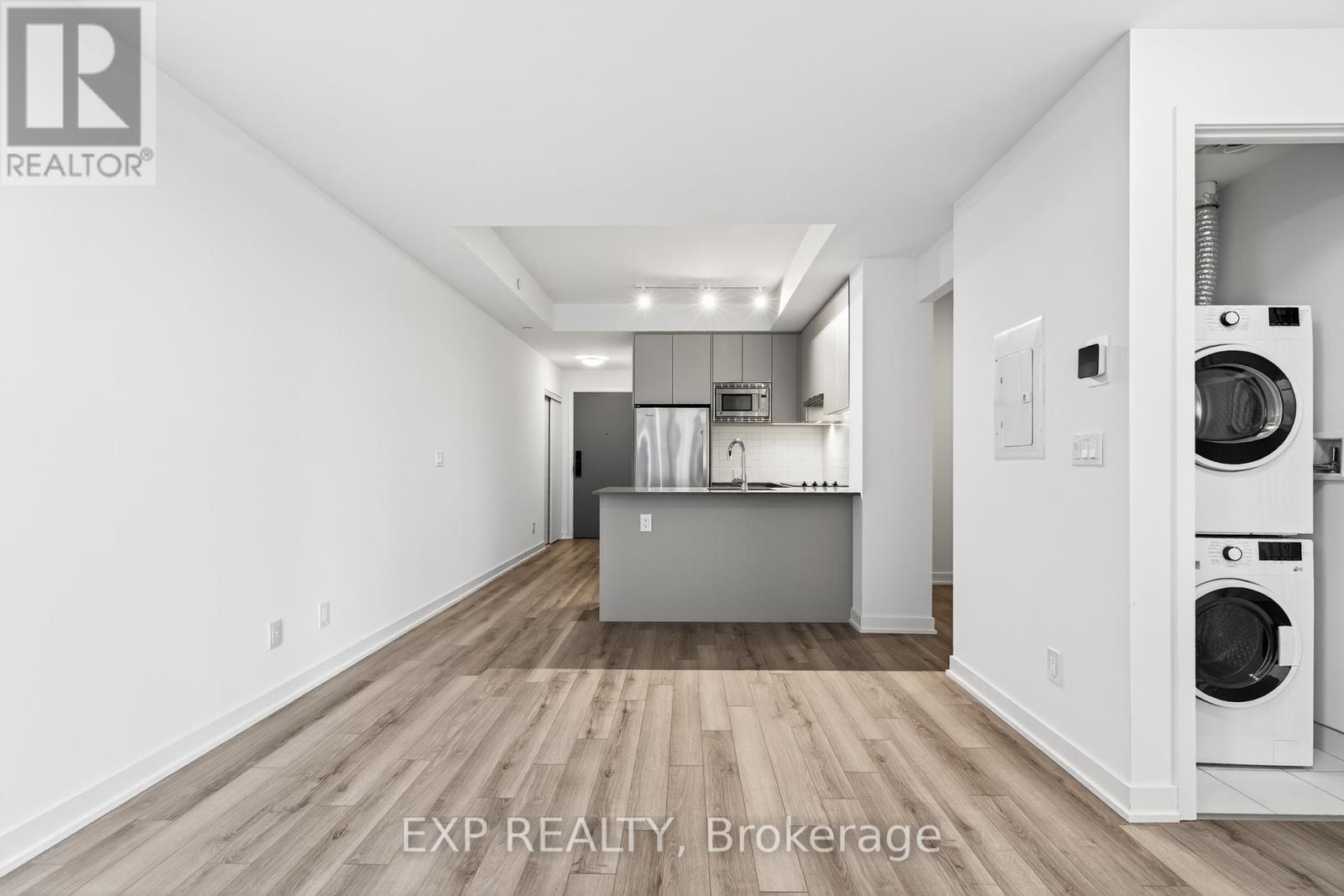411 - 3071 Trafalgar Road, Oakville, ON - Indoor Photo Showing Laundry Room
