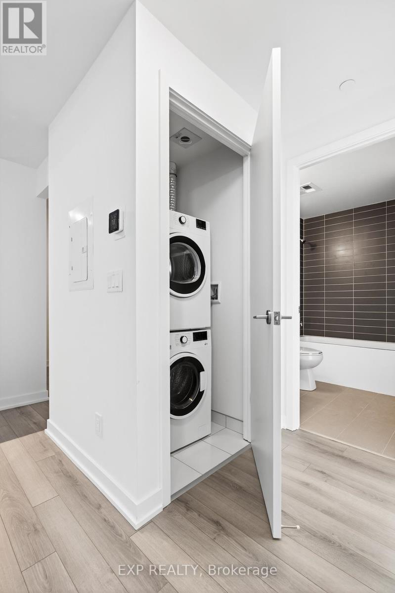 411 - 3071 Trafalgar Road, Oakville, ON - Indoor Photo Showing Laundry Room