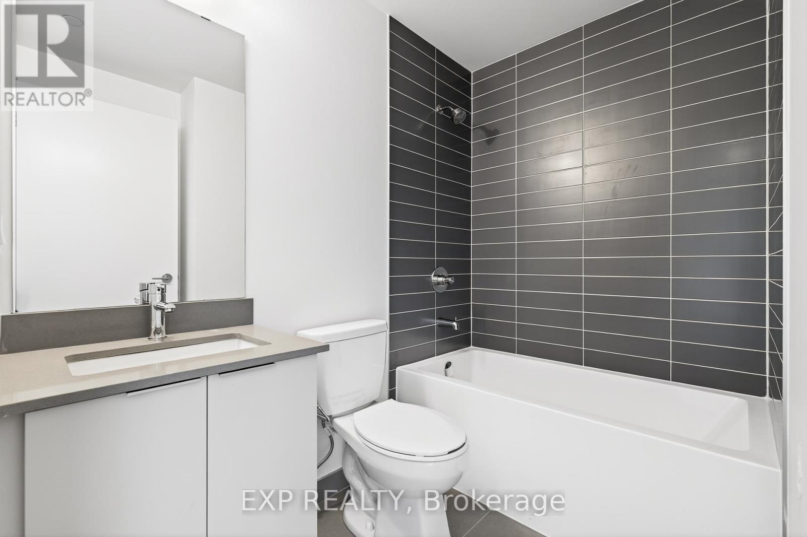 411 - 3071 Trafalgar Road, Oakville, ON - Indoor Photo Showing Bathroom