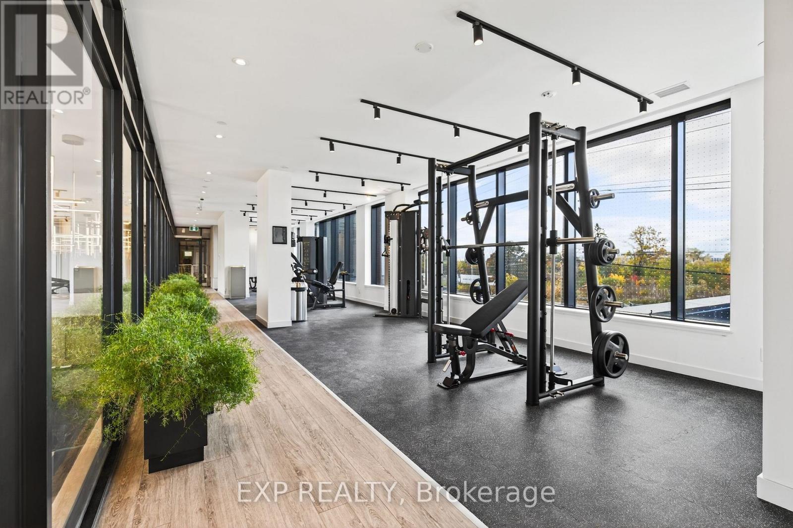 411 - 3071 Trafalgar Road, Oakville, ON - Indoor Photo Showing Gym Room