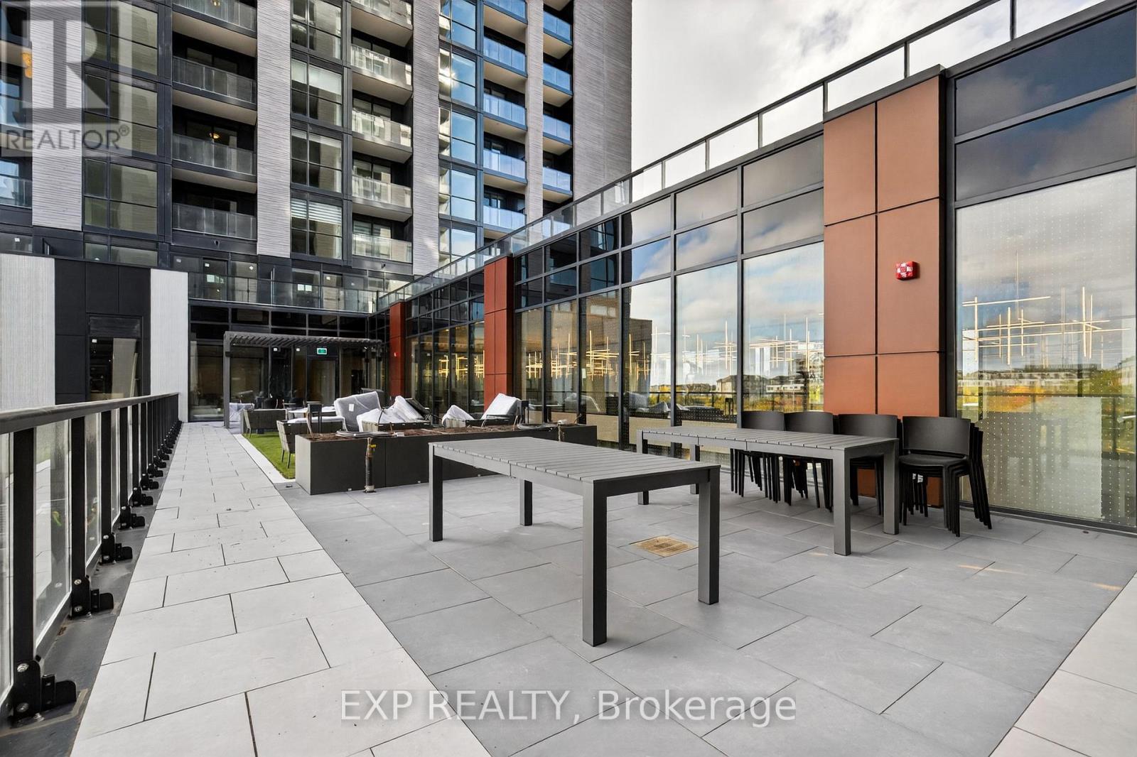 411 - 3071 Trafalgar Road, Oakville, ON - Outdoor