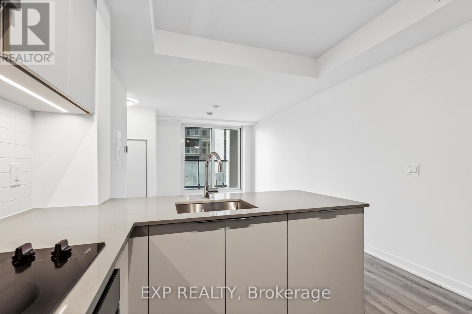 411 - 3071 Trafalgar Road, Oakville, ON - Indoor Photo Showing Kitchen
