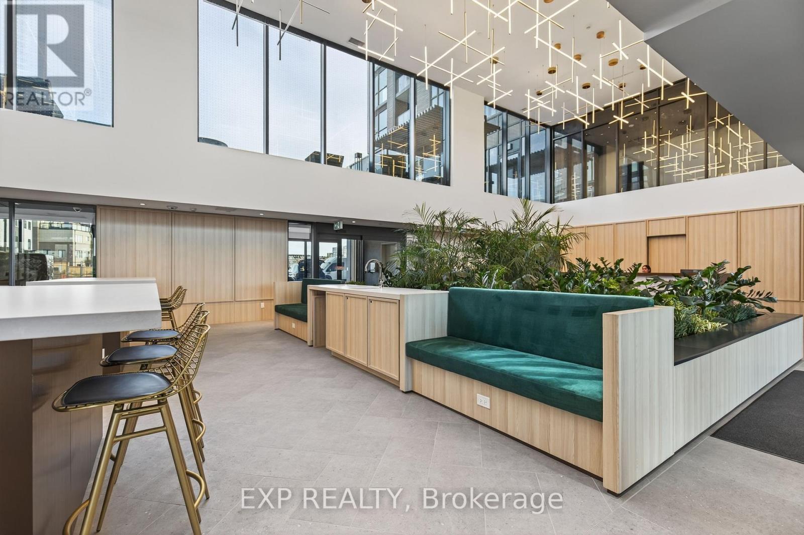 411 - 3071 Trafalgar Road, Oakville, ON - With Exterior