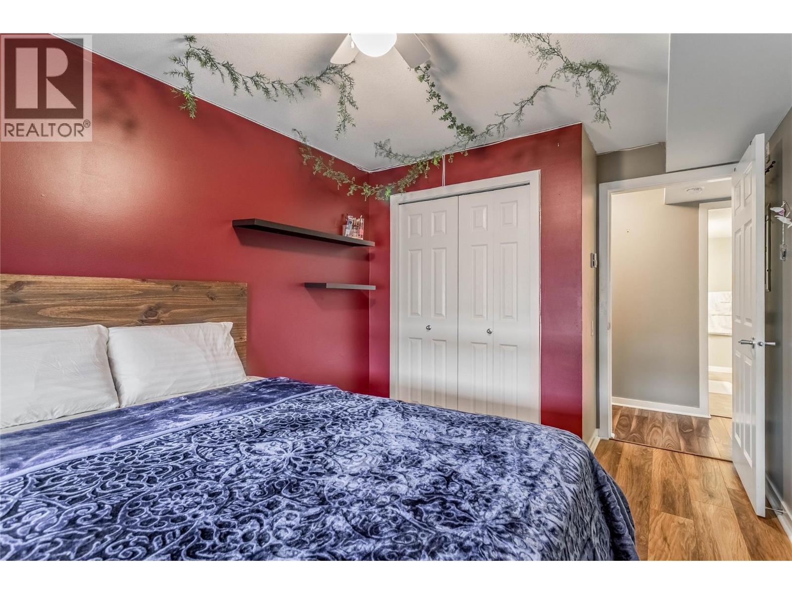 515 Houghton Road Unit# 221, Kelowna, BC - Indoor Photo Showing Bedroom