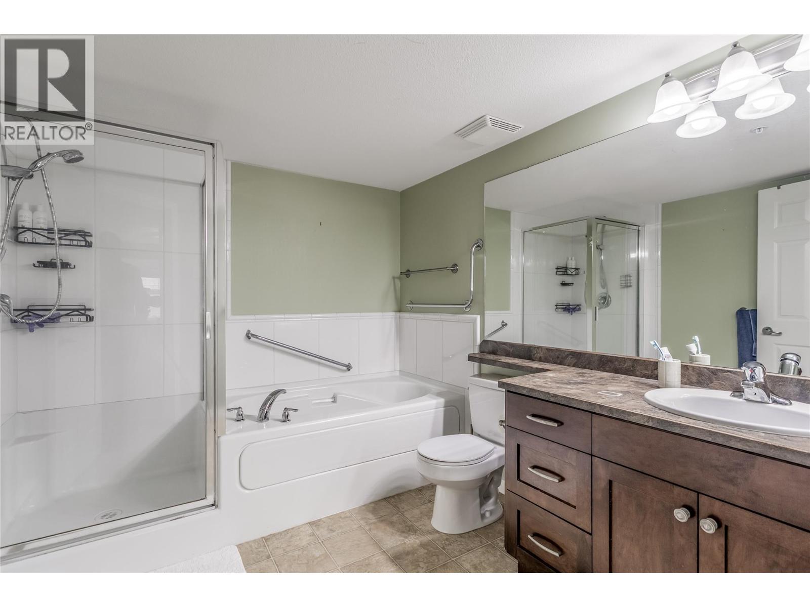 515 Houghton Road Unit# 221, Kelowna, BC - Indoor Photo Showing Bathroom