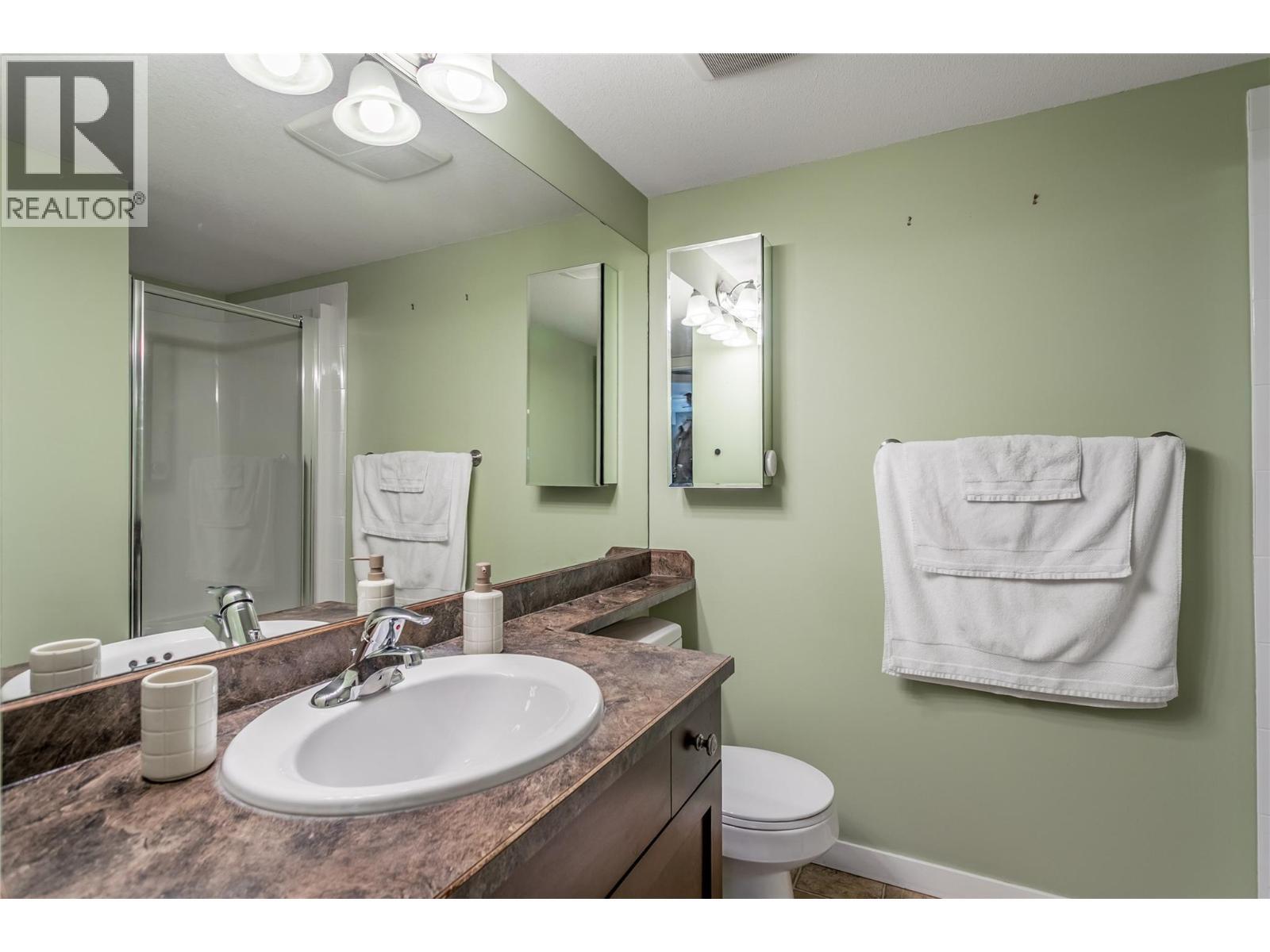 515 Houghton Road Unit# 221, Kelowna, BC - Indoor Photo Showing Bathroom