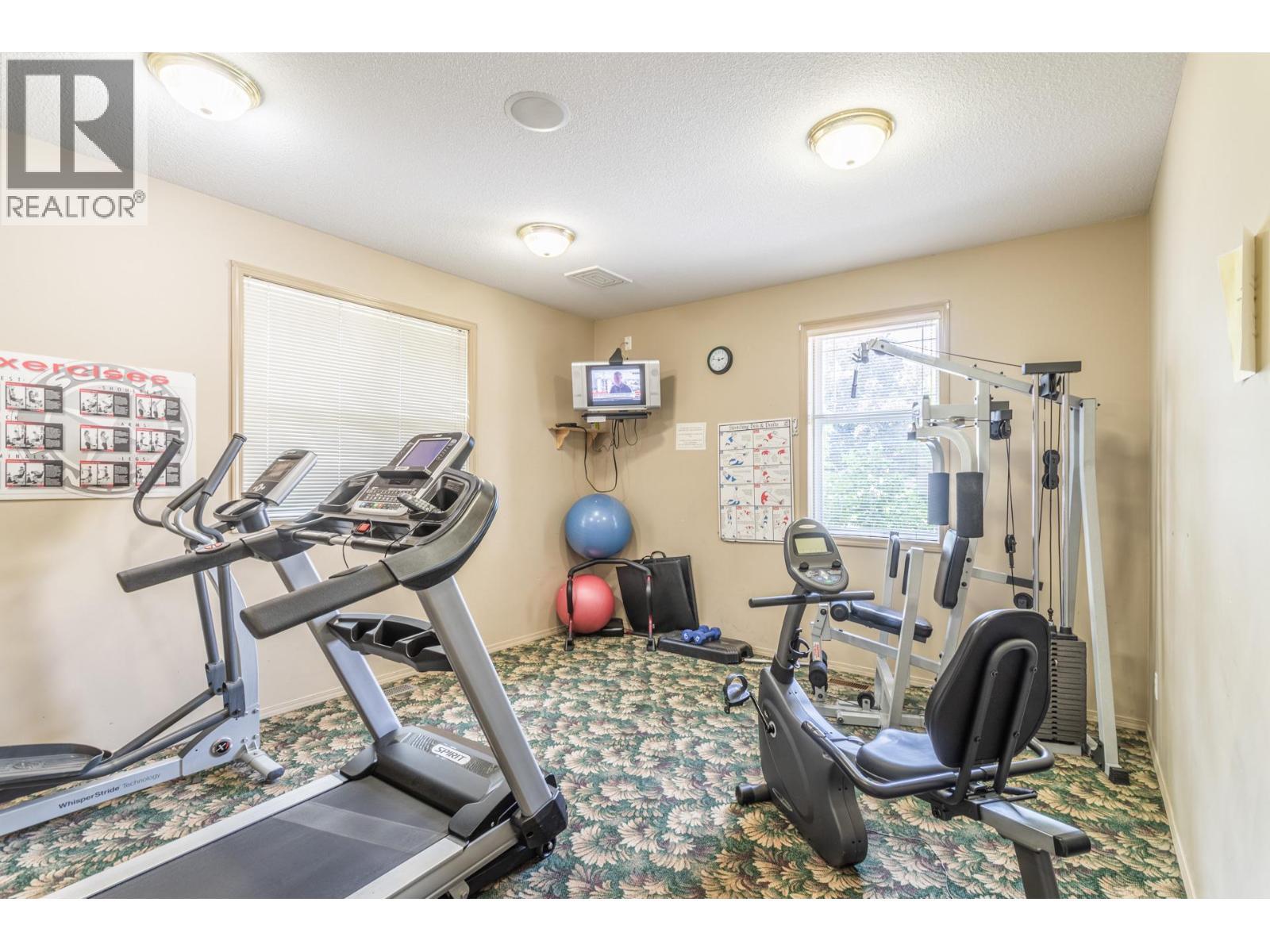 515 Houghton Road Unit# 221, Kelowna, BC - Indoor Photo Showing Gym Room
