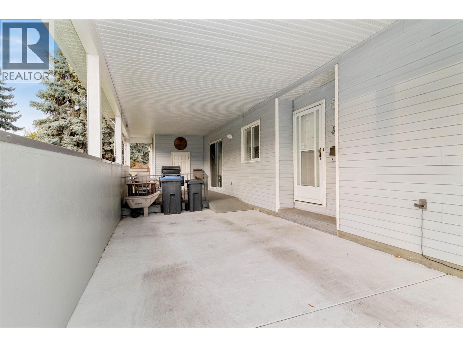 1255 Raymer Avenue Unit# 197, Kelowna, BC - Outdoor With Exterior