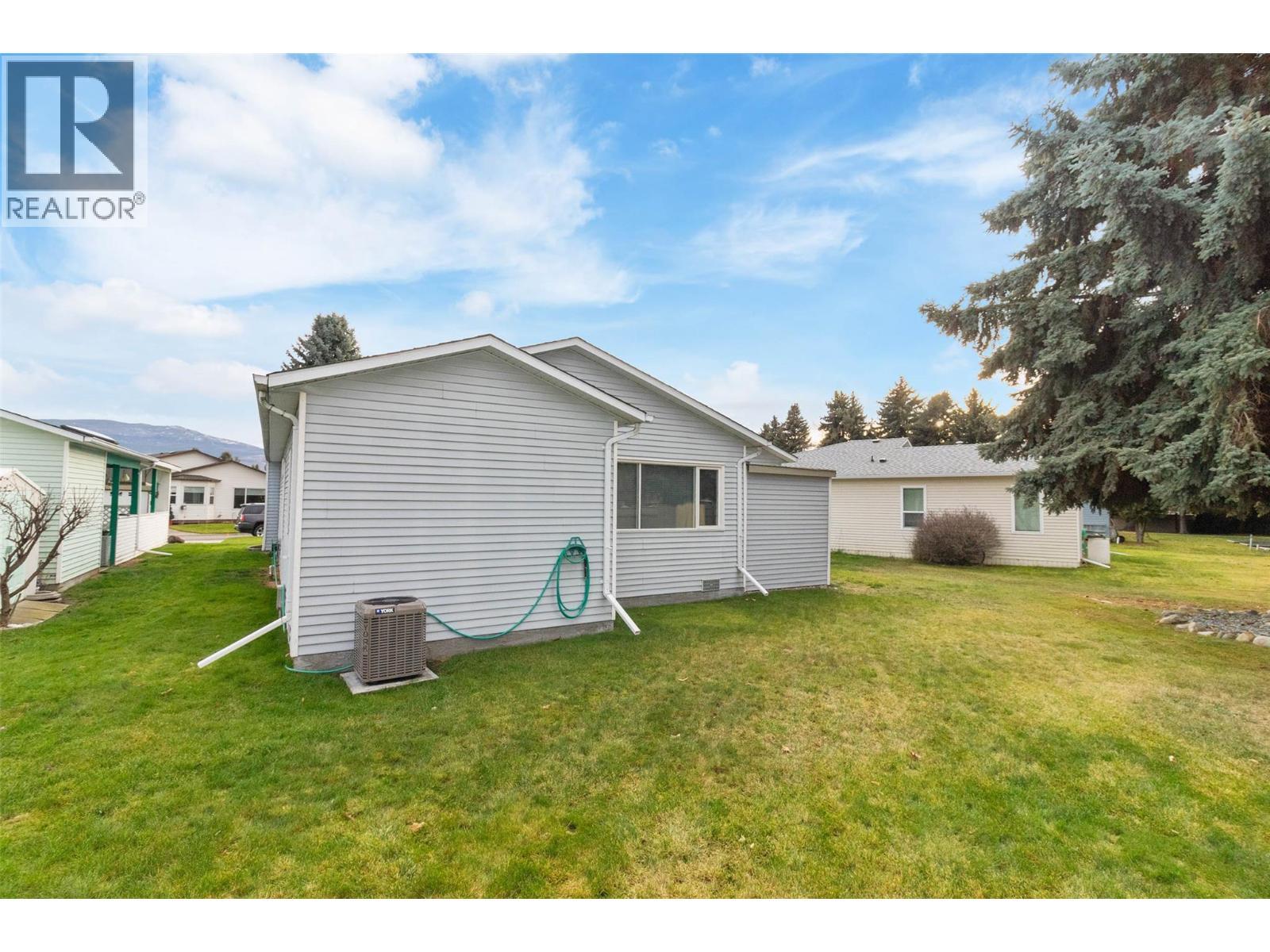 1255 Raymer Avenue Unit# 197, Kelowna, BC - Outdoor With Exterior