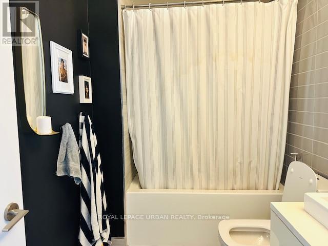 2705 - 170 Bayview Avenue, Toronto, ON - Indoor Photo Showing Bathroom