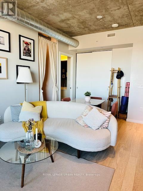 2705 - 170 Bayview Avenue, Toronto, ON - Indoor Photo Showing Living Room