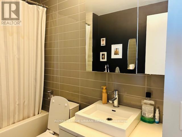 2705 - 170 Bayview Avenue, Toronto, ON - Indoor Photo Showing Bathroom