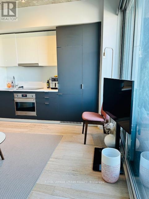 2705 - 170 Bayview Avenue, Toronto, ON - Indoor Photo Showing Kitchen