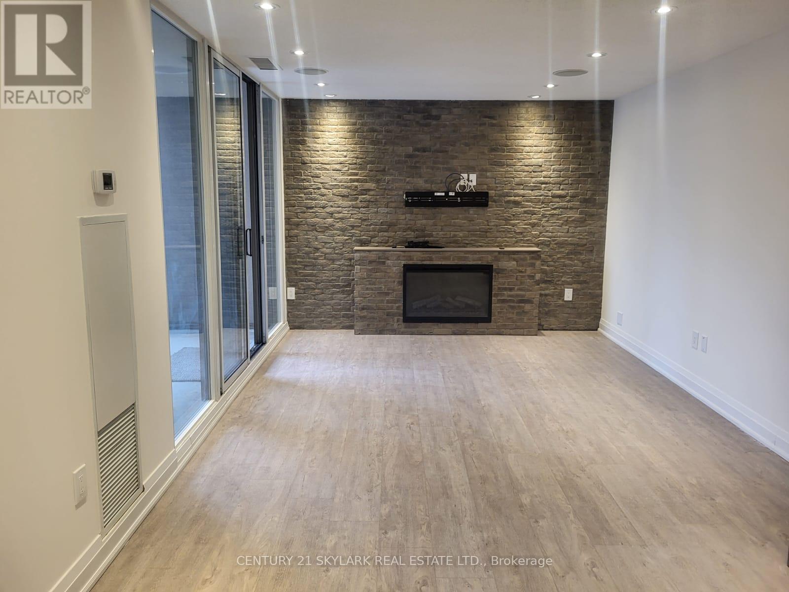 601 - 225 Merton Street, Toronto, ON - Indoor With Fireplace