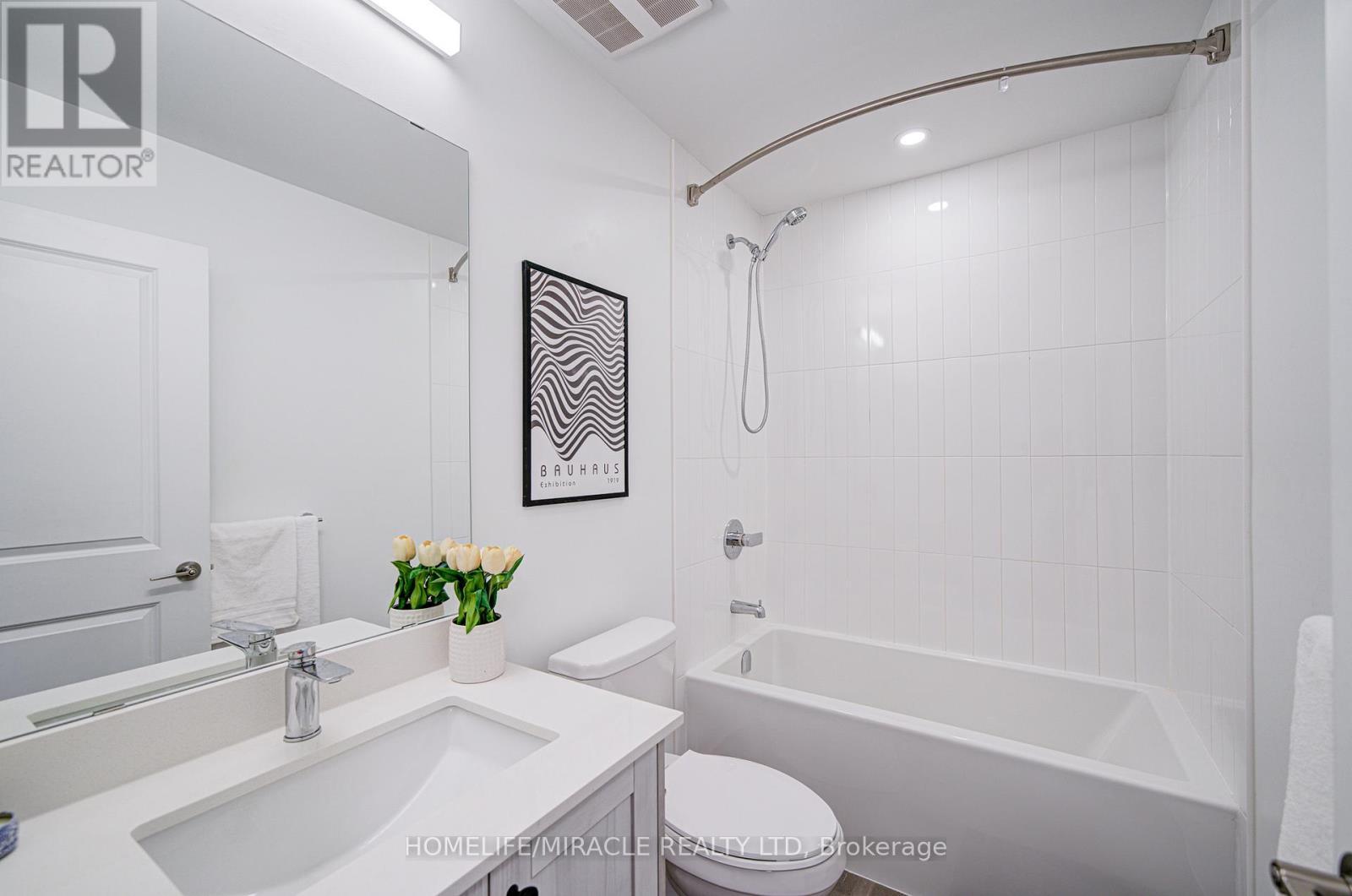 329 - 385 Arctic Red Drive, Oshawa, ON - Indoor Photo Showing Bathroom