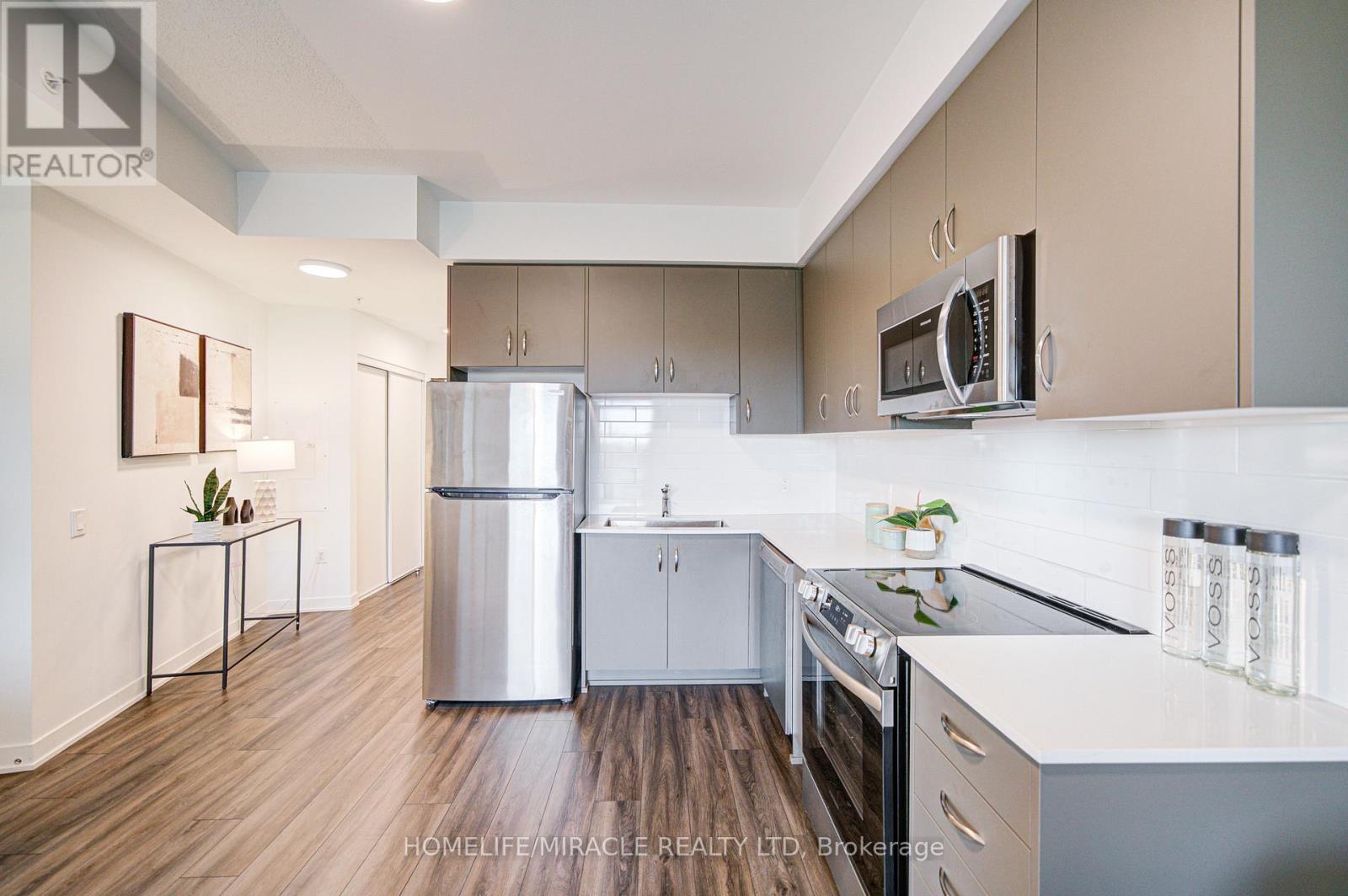 329 - 385 Arctic Red Drive, Oshawa, ON - Indoor Photo Showing Kitchen With Upgraded Kitchen
