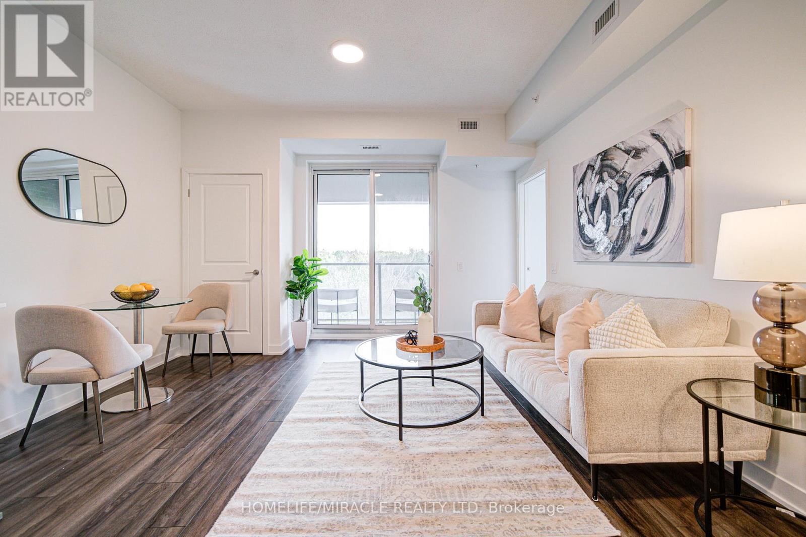 329 - 385 Arctic Red Drive, Oshawa, ON - Indoor Photo Showing Living Room