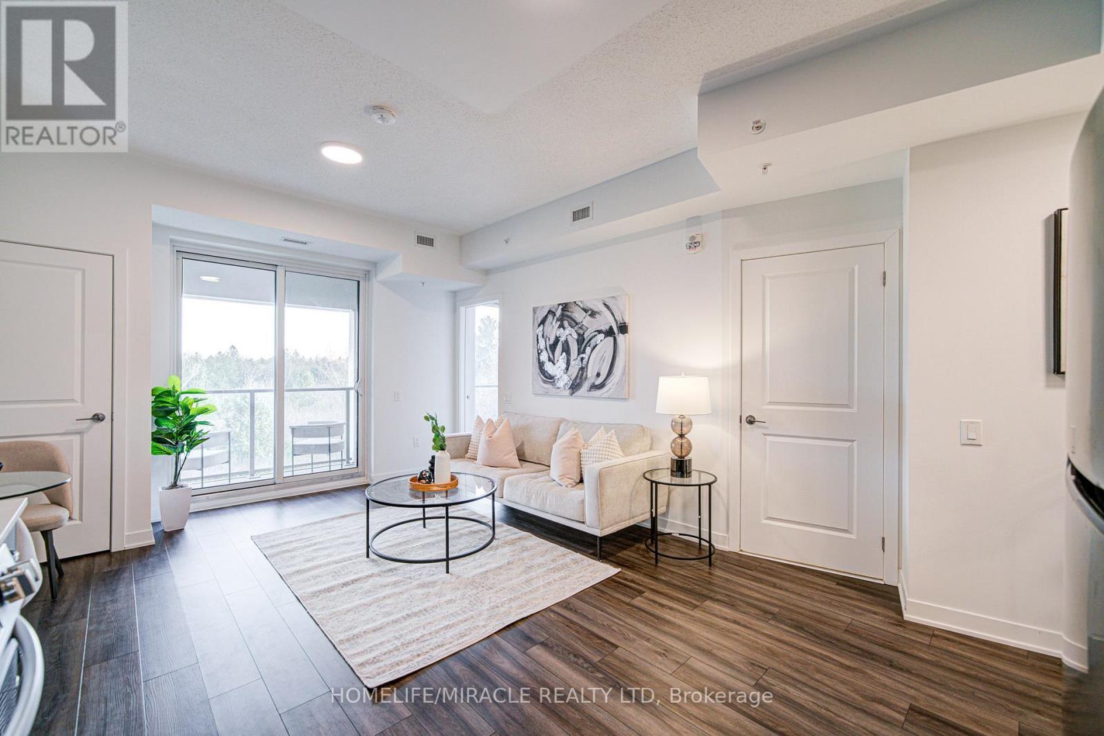 329 - 385 Arctic Red Drive, Oshawa, ON - Indoor Photo Showing Living Room