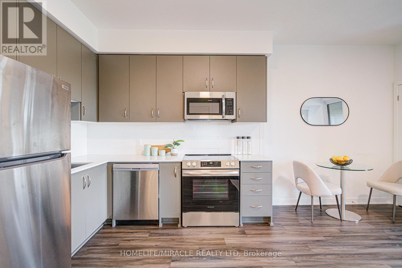 329 - 385 Arctic Red Drive, Oshawa, ON - Indoor Photo Showing Kitchen With Upgraded Kitchen