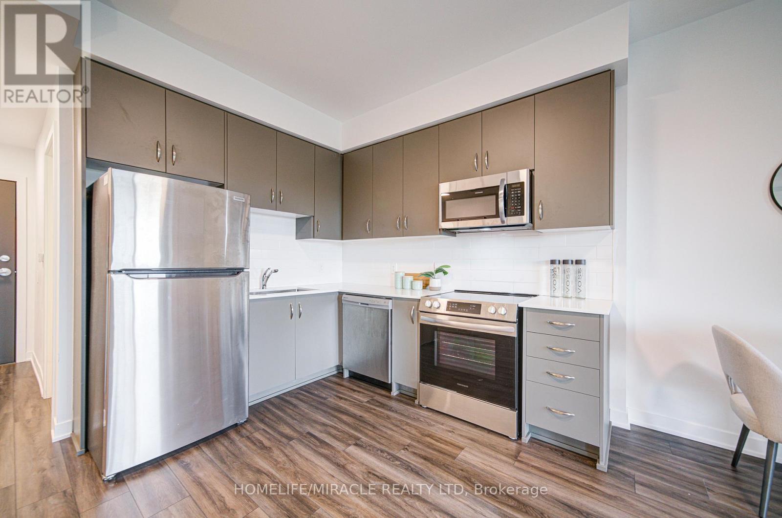 329 - 385 Arctic Red Drive, Oshawa, ON - Indoor Photo Showing Kitchen
