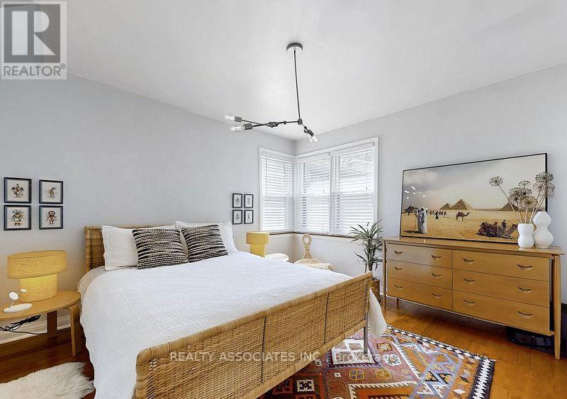 15 White Avenue, Toronto, ON - Indoor Photo Showing Bedroom