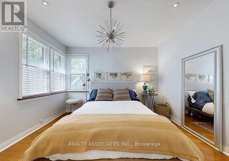 15 White Avenue, Toronto, ON - Indoor Photo Showing Bedroom