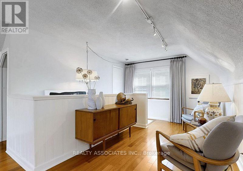 15 White Avenue, Toronto, ON - Indoor