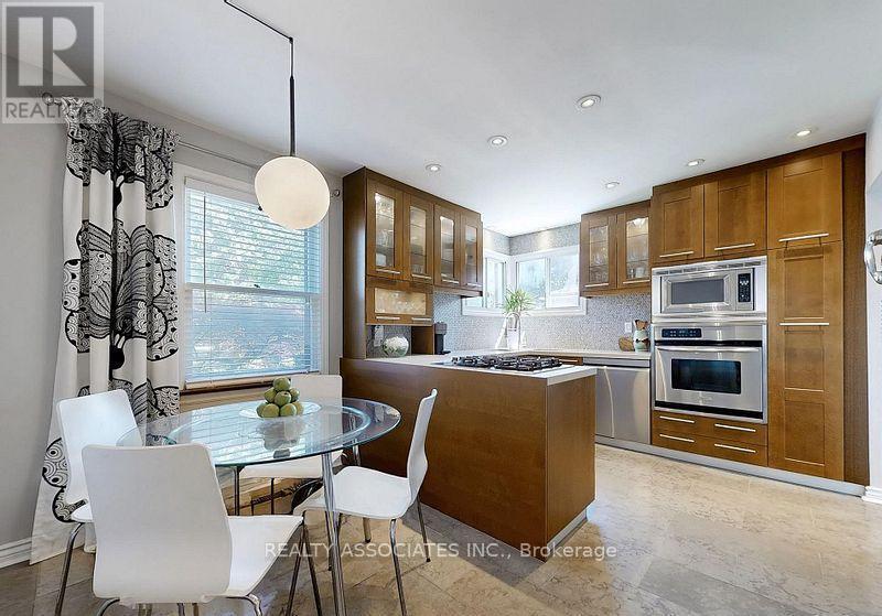 15 White Avenue, Toronto, ON - Indoor