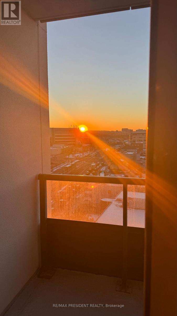 A811 - 705 Davis Drive, Newmarket, ON - Indoor Photo Showing Other Room