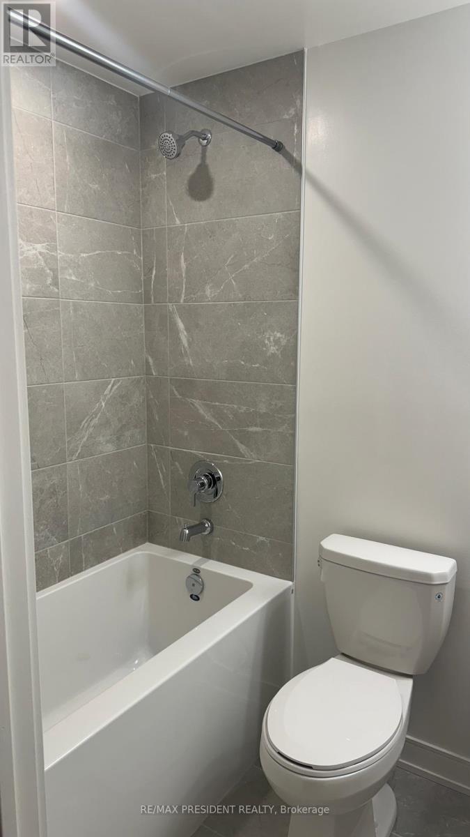 A811 - 705 Davis Drive, Newmarket, ON - Indoor Photo Showing Bathroom