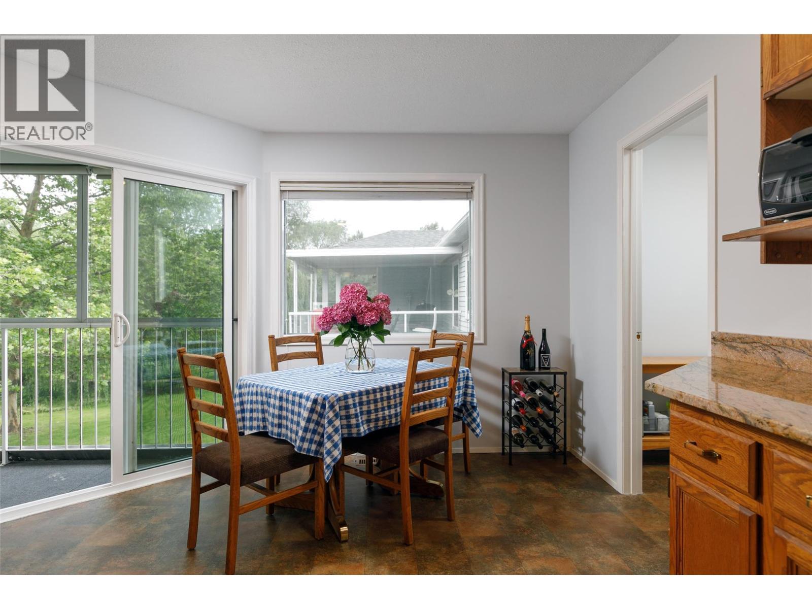 1101 Cameron Avenue Unit# 60, Kelowna, BC - Indoor Photo Showing Dining Room