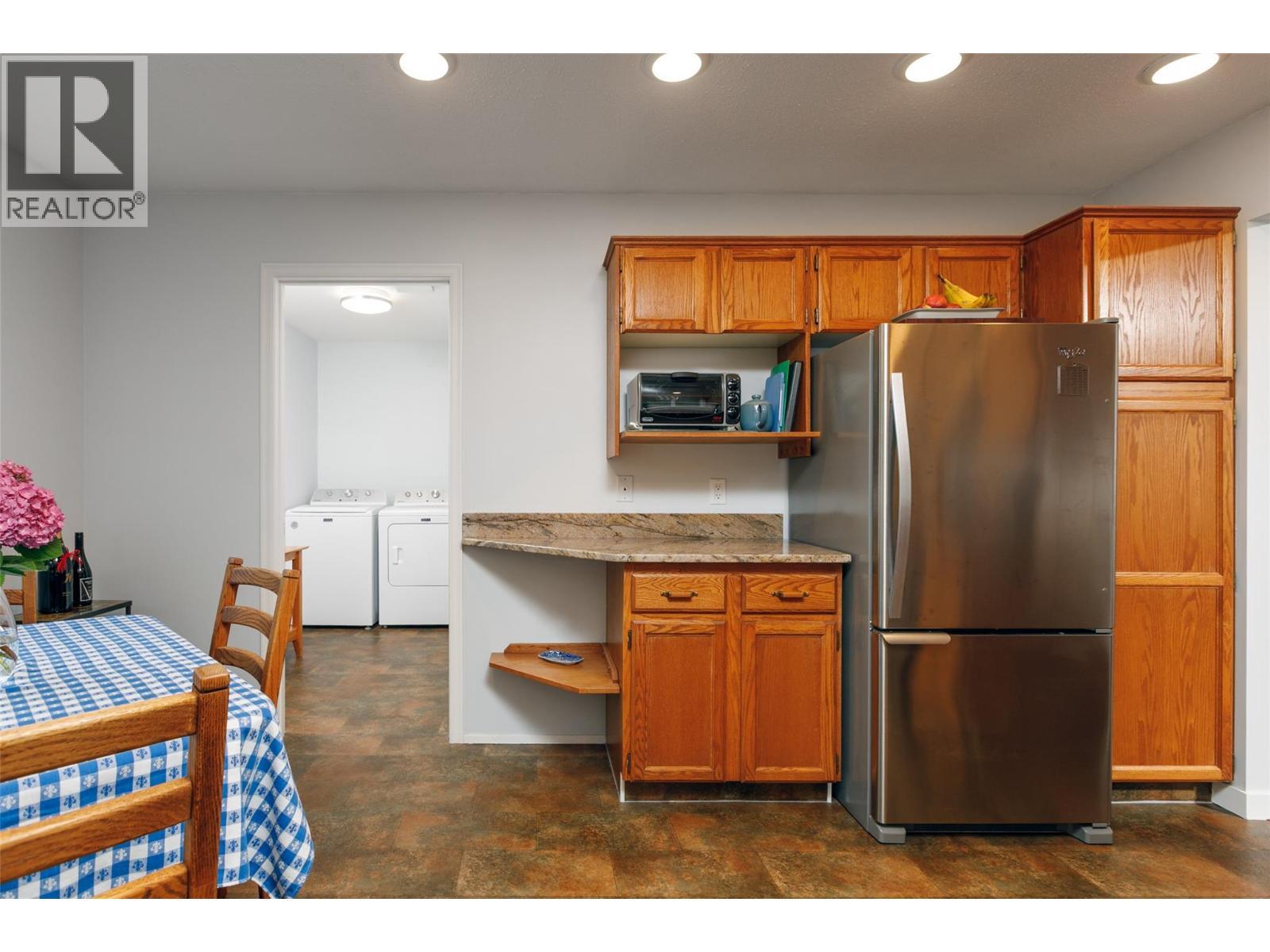 1101 Cameron Avenue Unit# 60, Kelowna, BC - Indoor Photo Showing Kitchen