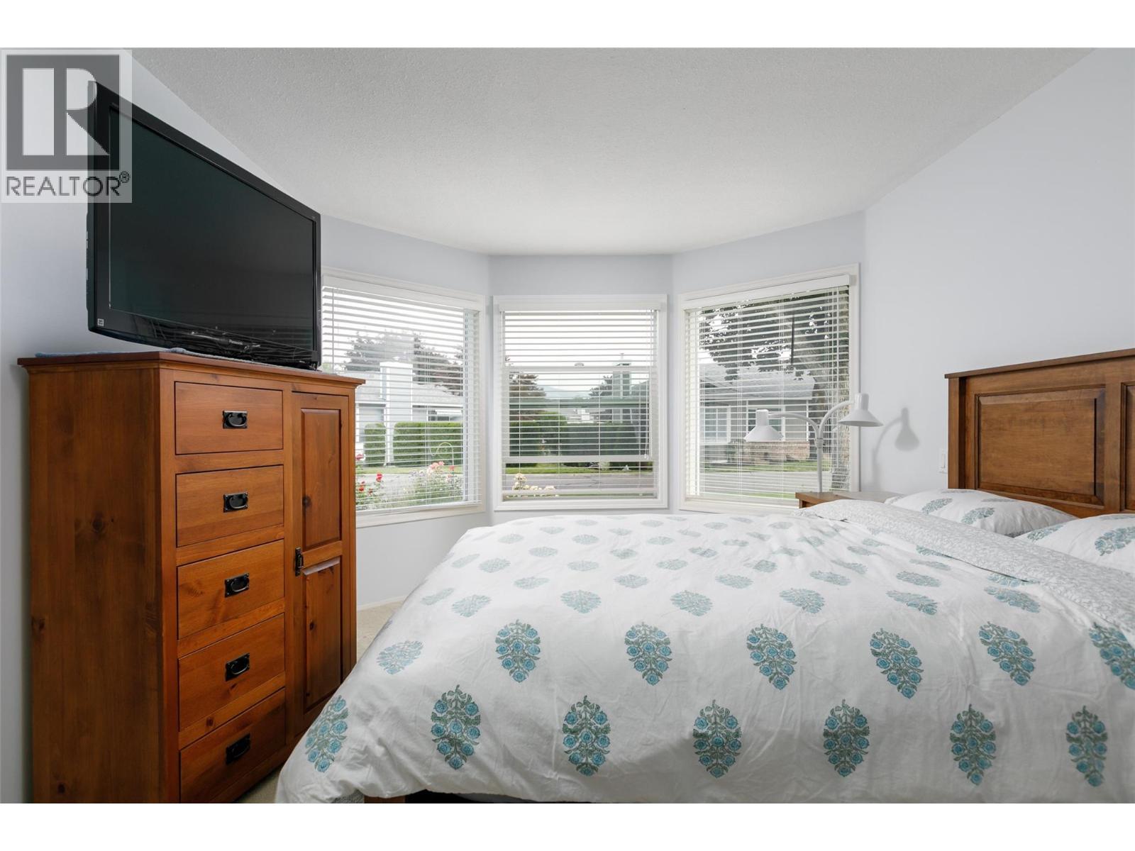 1101 Cameron Avenue Unit# 60, Kelowna, BC - Indoor Photo Showing Bedroom
