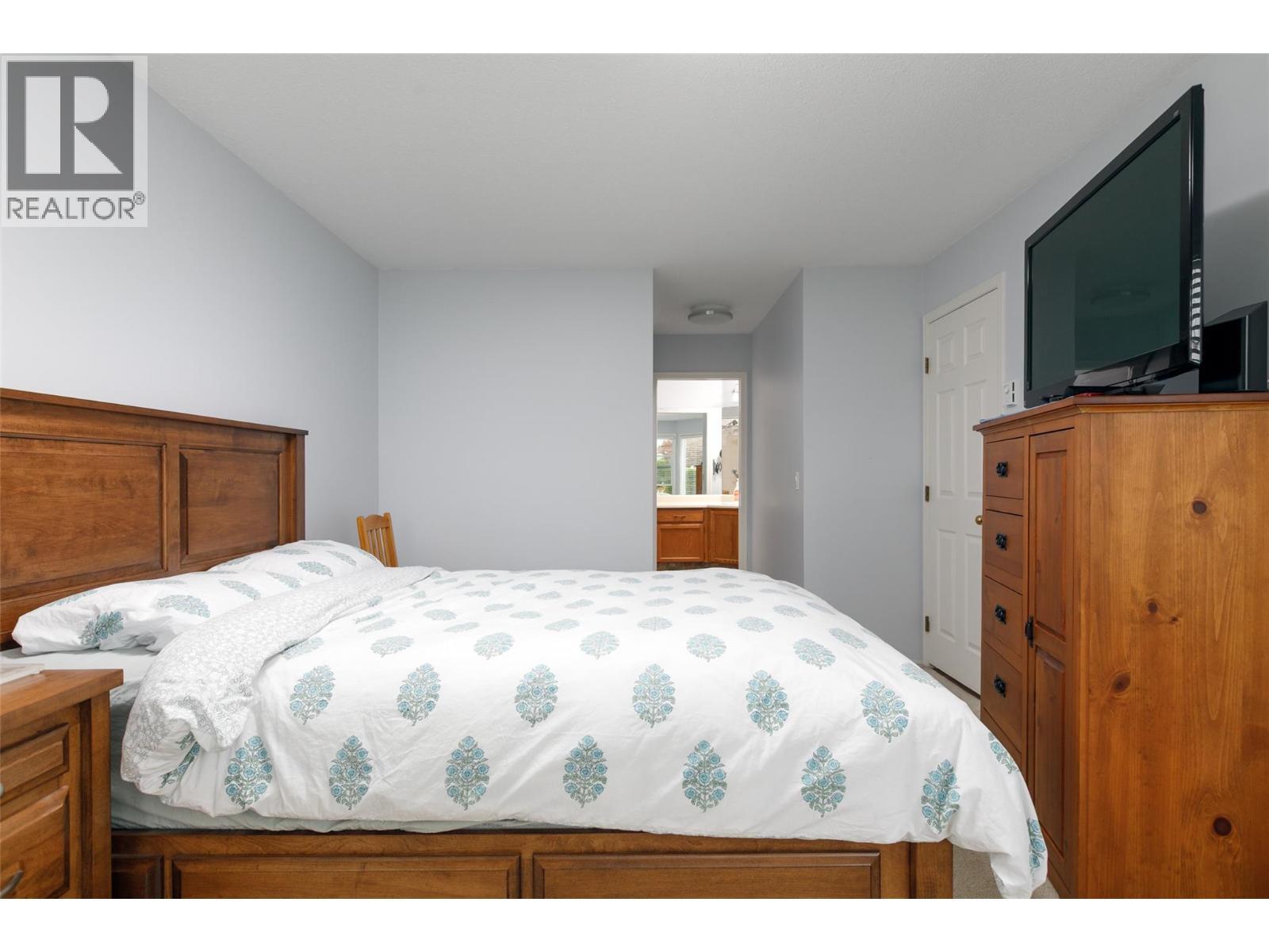 1101 Cameron Avenue Unit# 60, Kelowna, BC - Indoor Photo Showing Bedroom