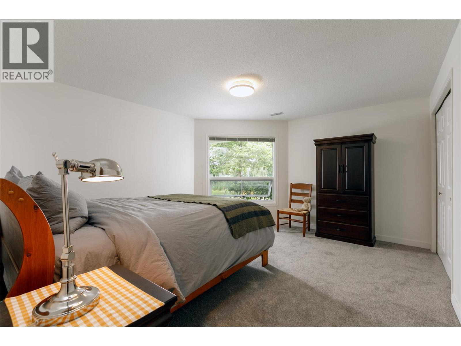 1101 Cameron Avenue Unit# 60, Kelowna, BC - Indoor Photo Showing Bedroom