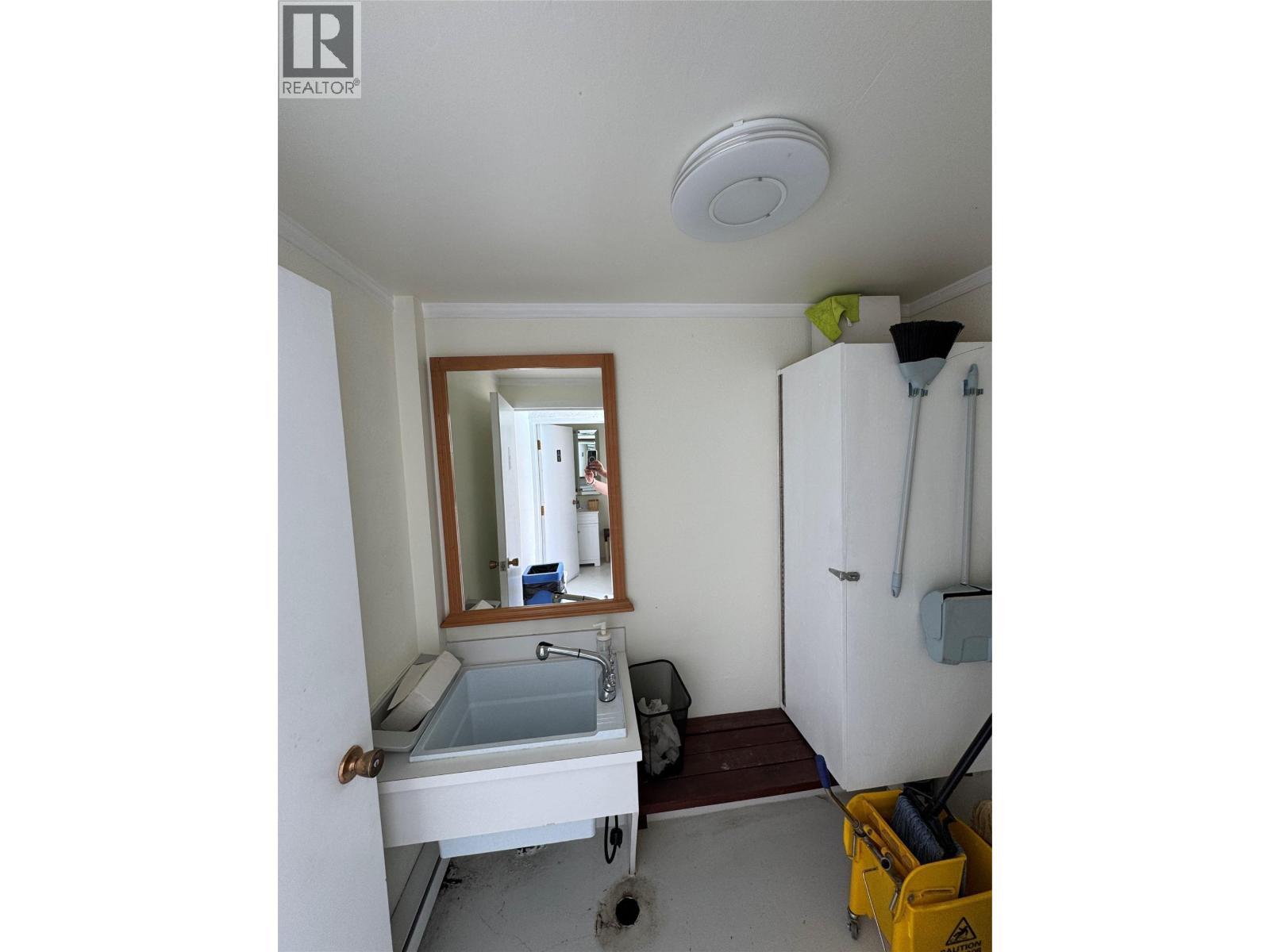 1101 Cameron Avenue Unit# 60, Kelowna, BC - Indoor Photo Showing Laundry Room