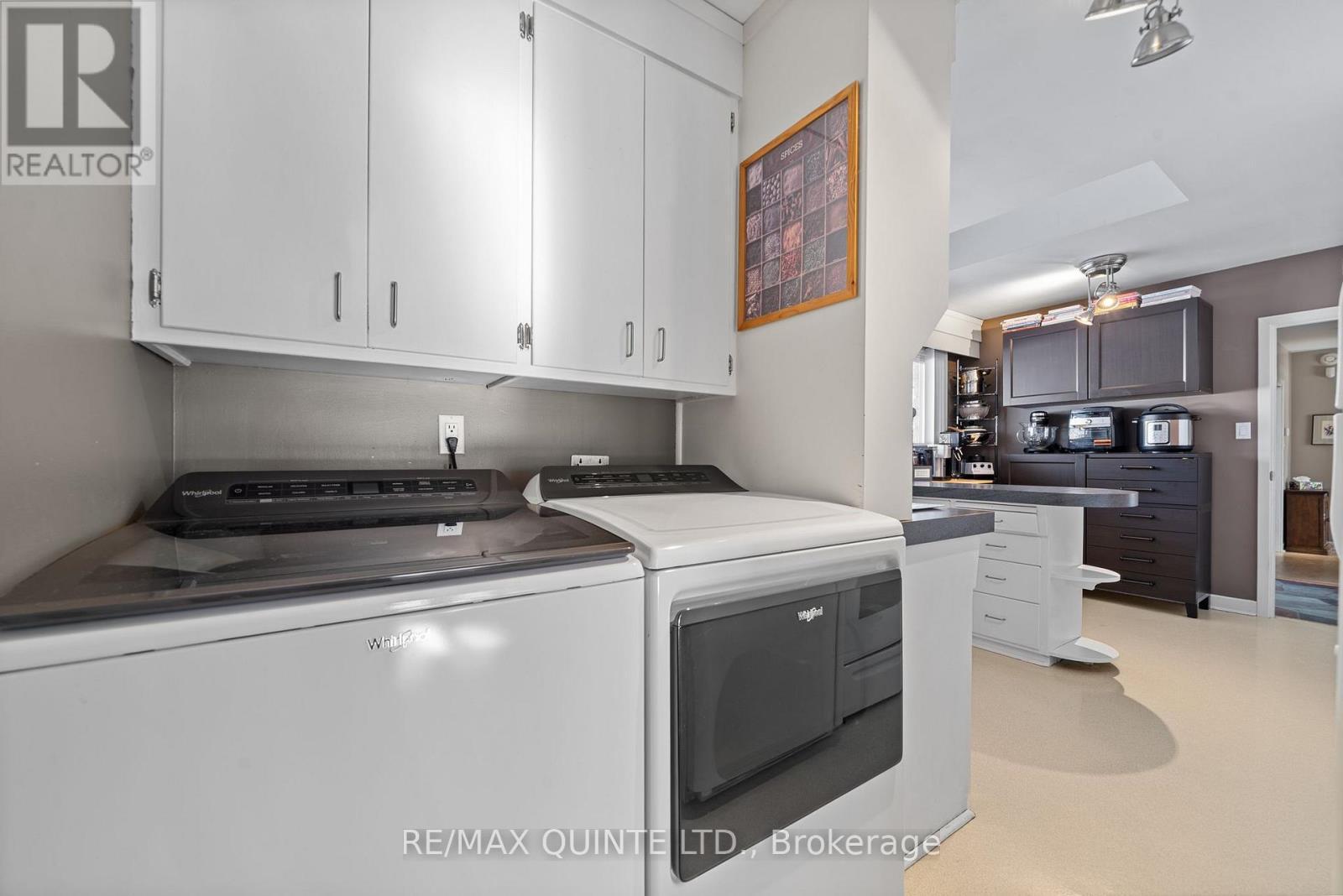 9 Sunset Drive, Belleville (Belleville Ward), ON - Indoor Photo Showing Laundry Room