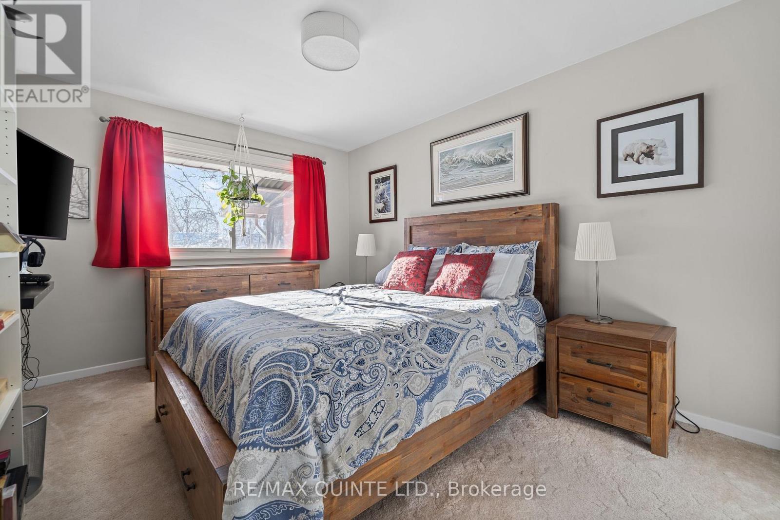 9 Sunset Drive, Belleville (Belleville Ward), ON - Indoor Photo Showing Bedroom